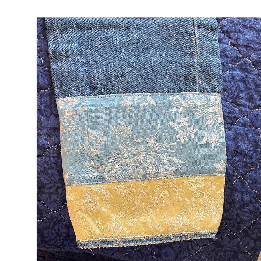 Scott Clothing Co. | Women's Size M Jeans w/Tapestry Trim - Picture 6 of 6